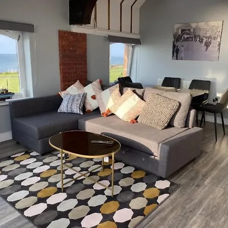 Lifeboat House 斯凯里斯