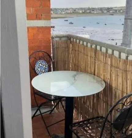 Апартаменты Lifeboat House *