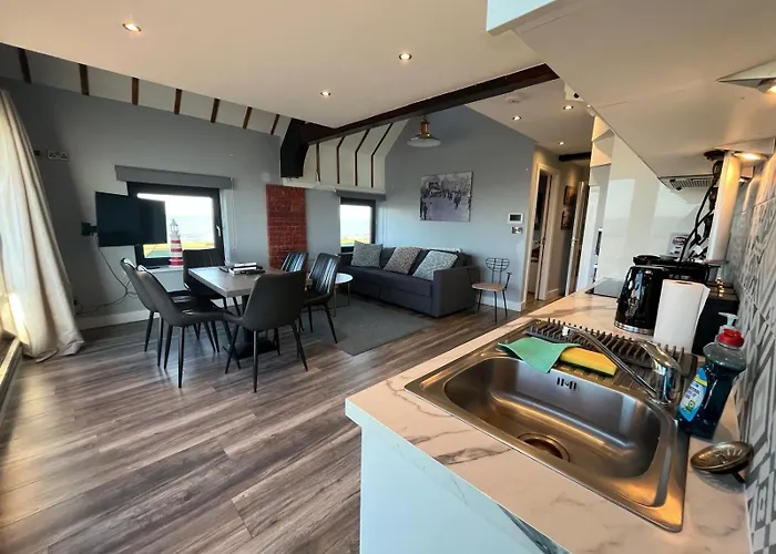 Lifeboat House Apartament *